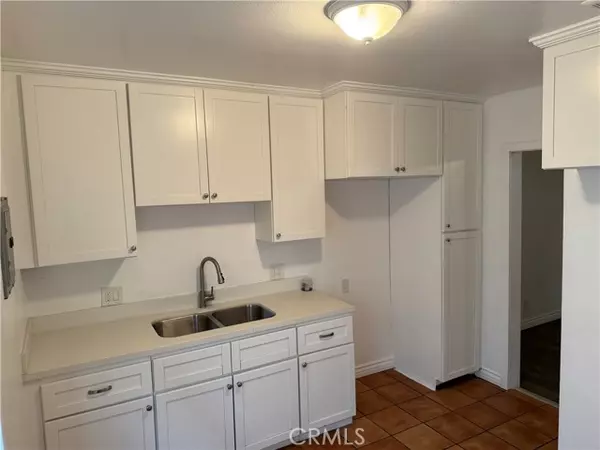 Los Angeles, CA 90005,749 S Berendo ST 3