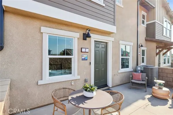 15563 April Dawn WAY 2, Fontana, CA 92336