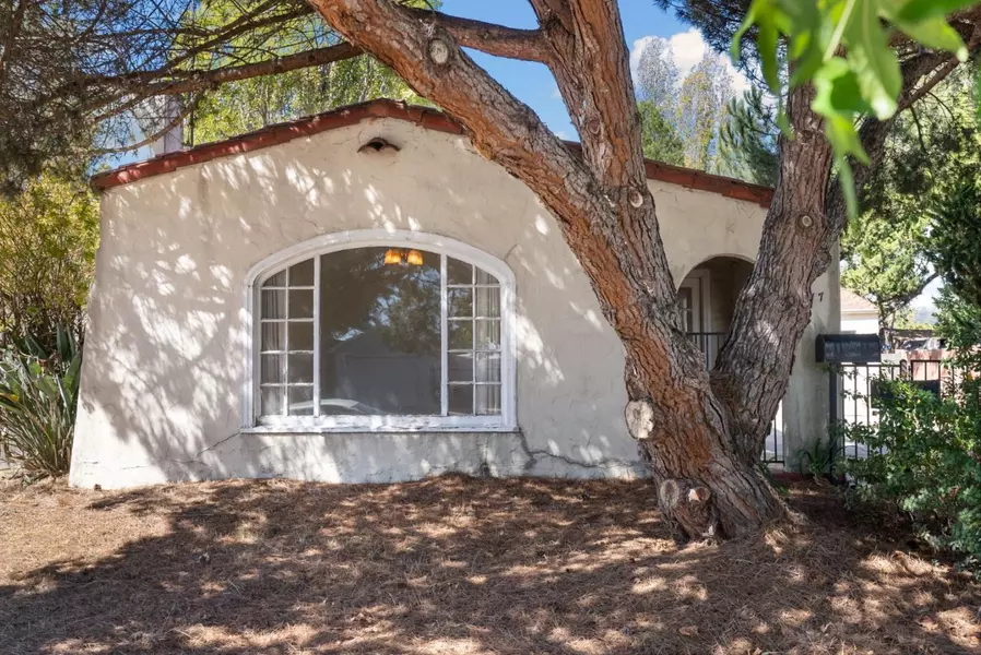 137 Redwood ST, Santa Cruz, CA 95060