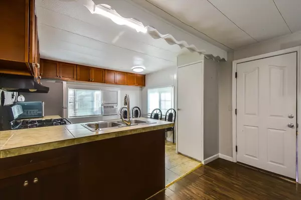 Mountain View, CA 94043,440 Moffett BLVD 101