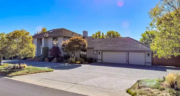 Hillsborough, CA 94010,2485 Butternut DR