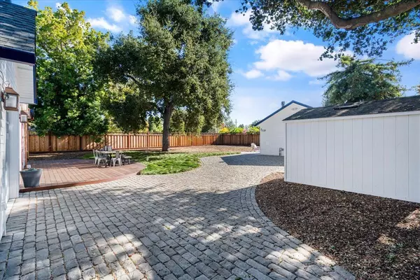 Los Altos, CA 94024,960 Berry AVE