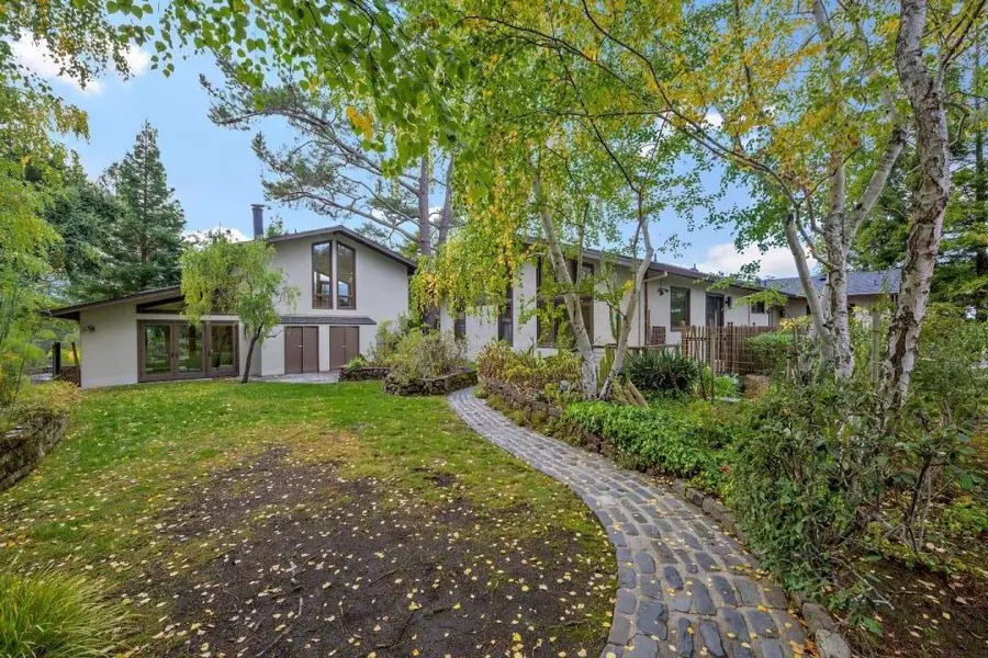 43 Los Charros LN, Portola Valley, CA 94028