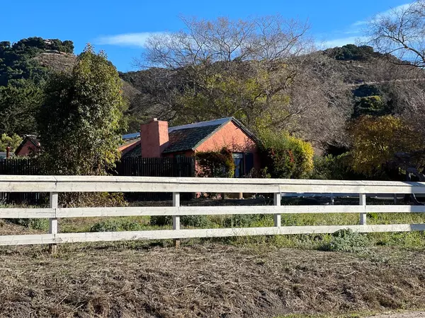 98 Ford RD, Carmel Valley, CA 93924