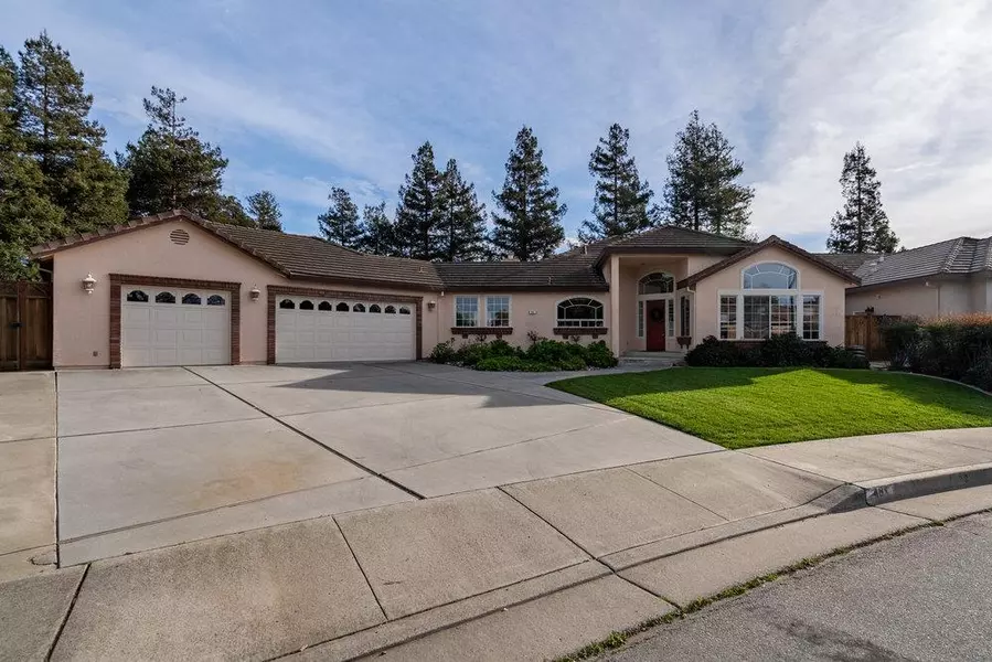 481 Irma DR, Hollister, CA 95023