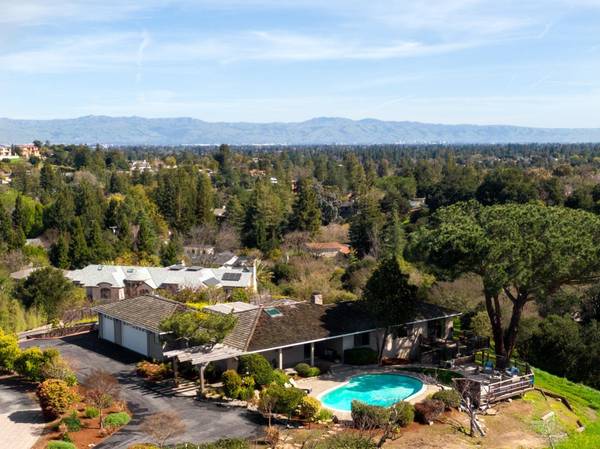 24500 Voorhees Dr, Los Altos Hills, CA 94022