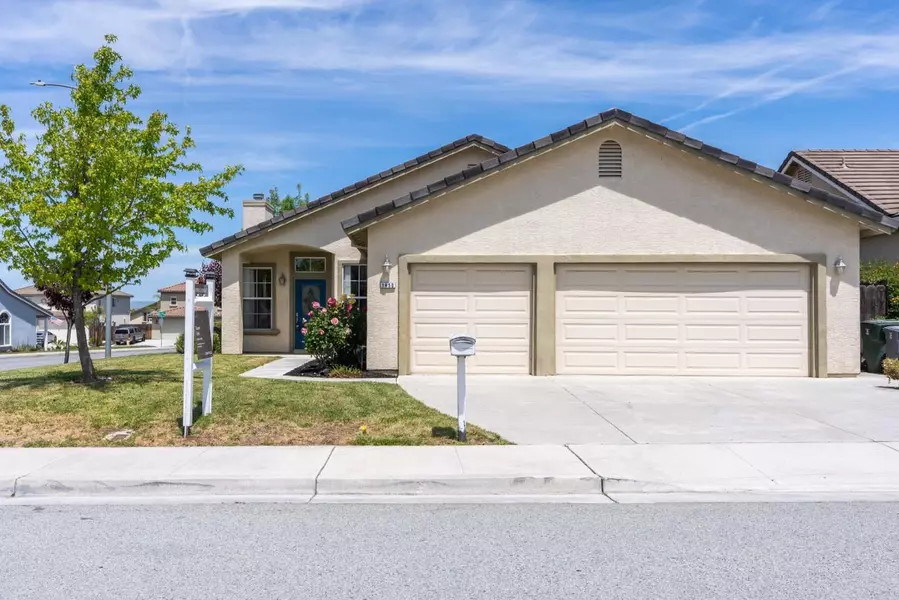 1450 King CIR, Hollister, CA 95023