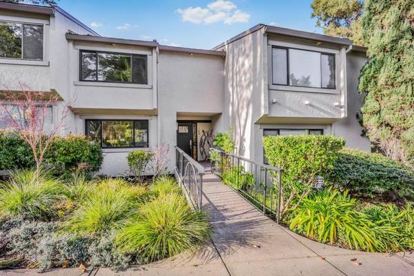 142 Sand Hill CIR, Menlo Park, CA 94025