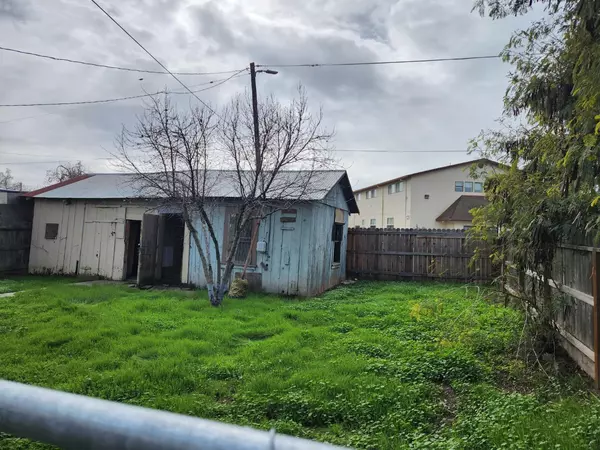 Los Banos, CA 93635,353 L ST