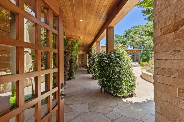 Portola Valley, CA 94028,35 Valencia CT