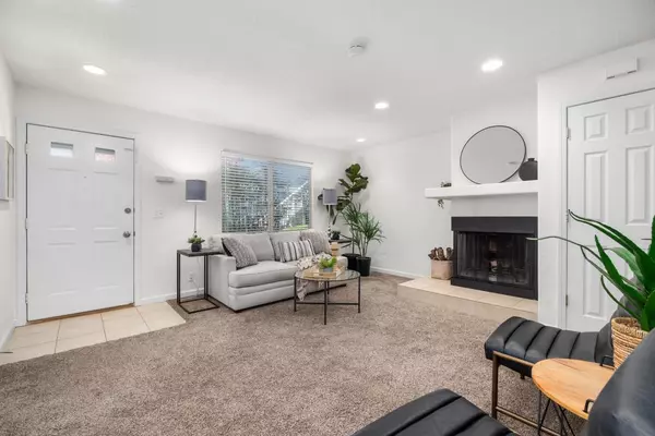 Capitola, CA 95010,1121 Sutherland LN 2