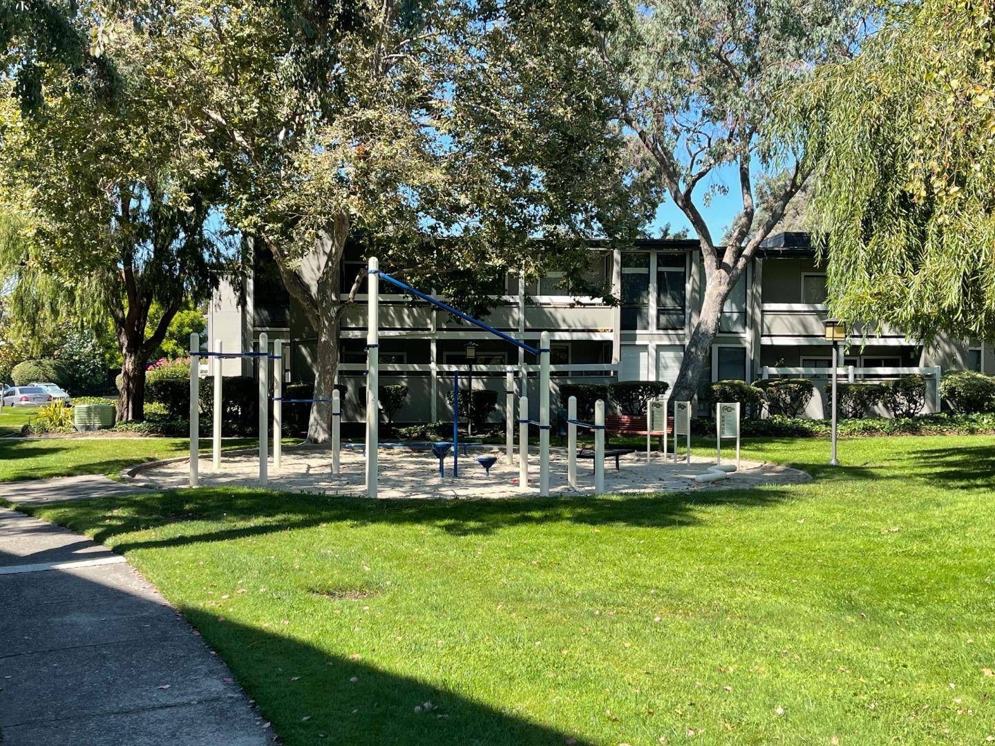 Foster City, CA 94404,1170 Foster City BLVD 215