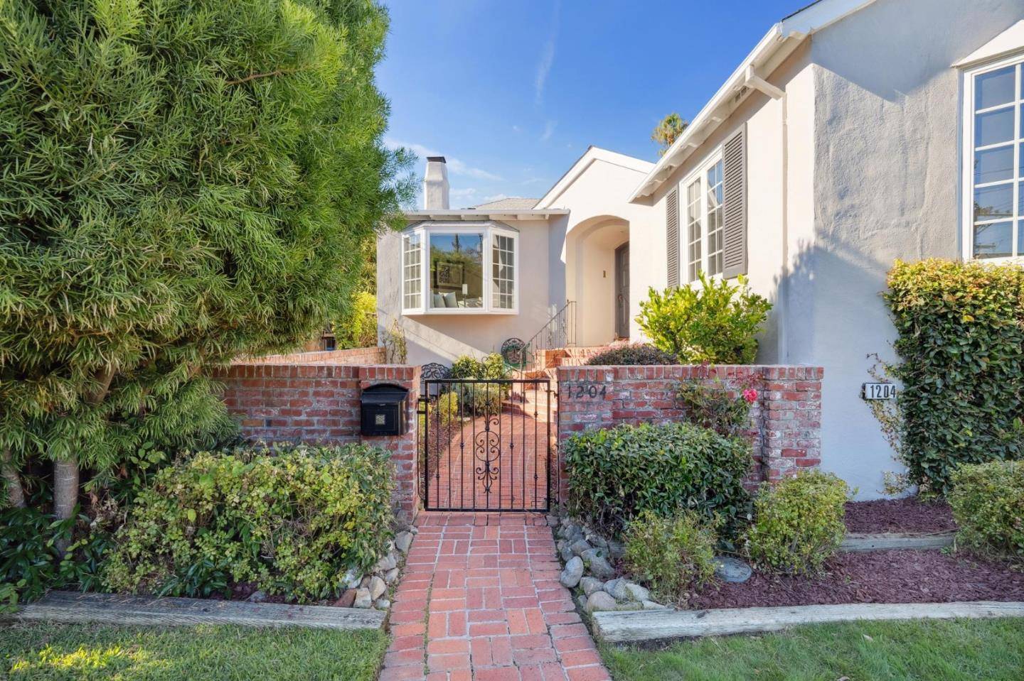 Burlingame, CA 94010,1204 Edgehill DR