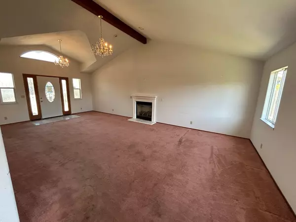 Salinas, CA 93907,983 Flint WAY