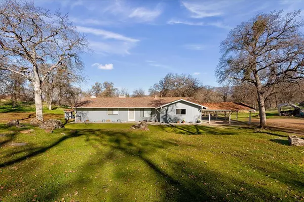 37433 Cardinal LN, Squaw Valley, CA 93675