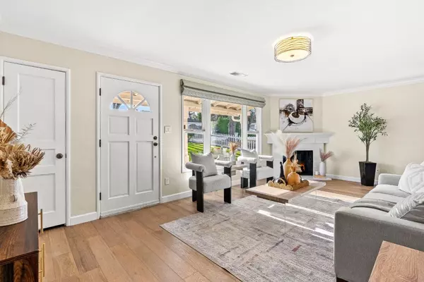 Redwood City, CA 94061,1261 Crompton RD