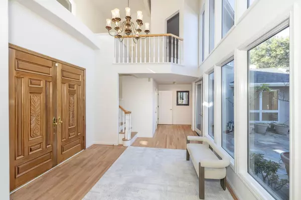 Hillsborough, CA 94010,105 Falkirk LN