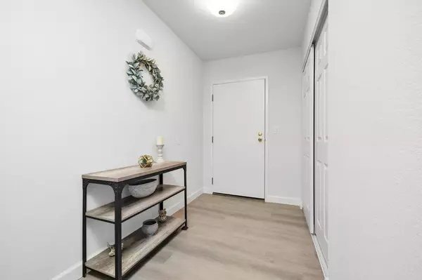 Foster City, CA 94404,820 Sea Spray LN 315