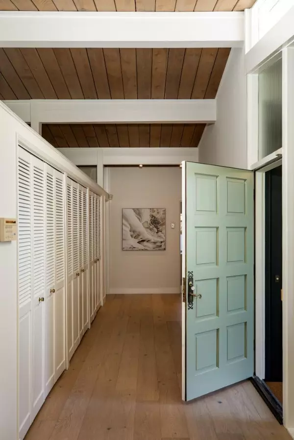 Palo Alto, CA 94303,842 Southampton DR