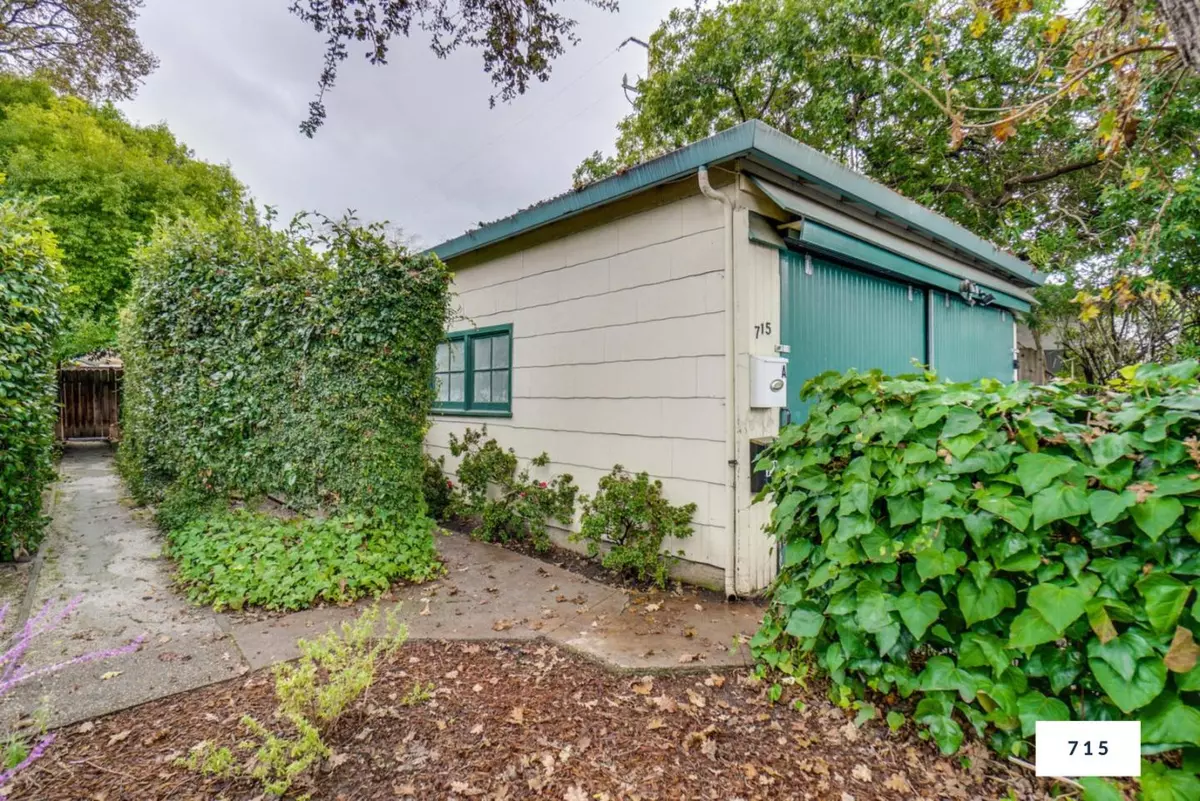 Redwood City, CA 94061,715 Roosevelt AVE