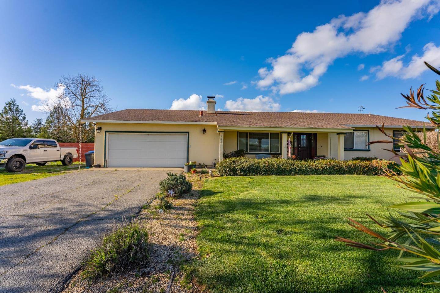 205 Highland AVE, San Martin, CA 95046