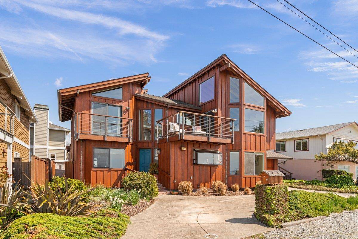 Half Moon Bay, CA 94019,861 Railroad AVE