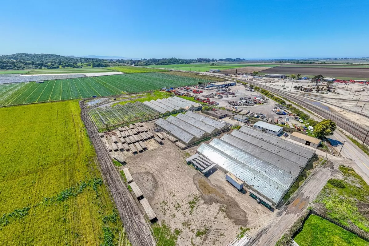 Royal Oaks, CA 95076,2 Lewis RD