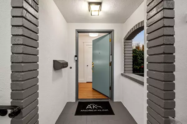 Burlingame, CA 94010,1332 Edgehill DR