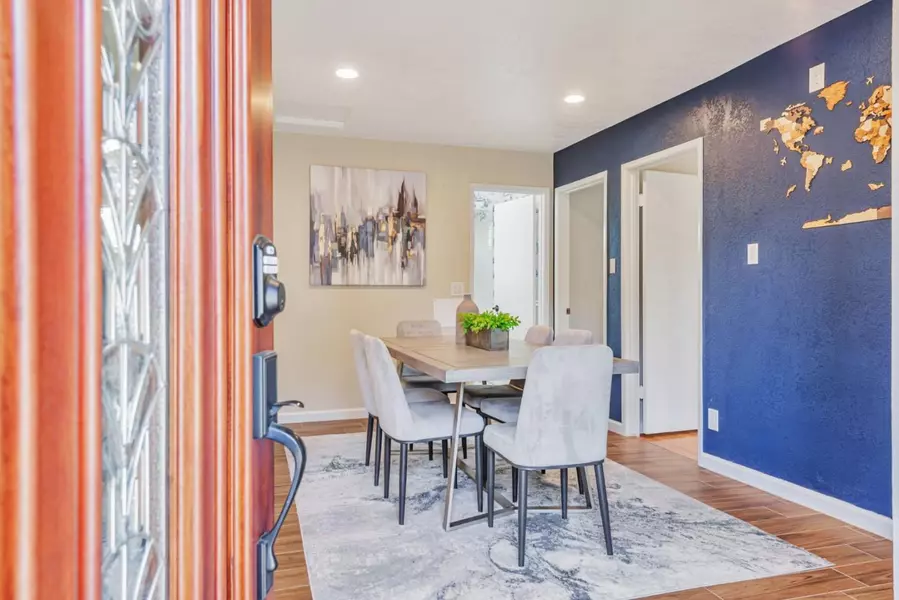 3135 Alameda De Las Pulgas, Menlo Park, CA 94025