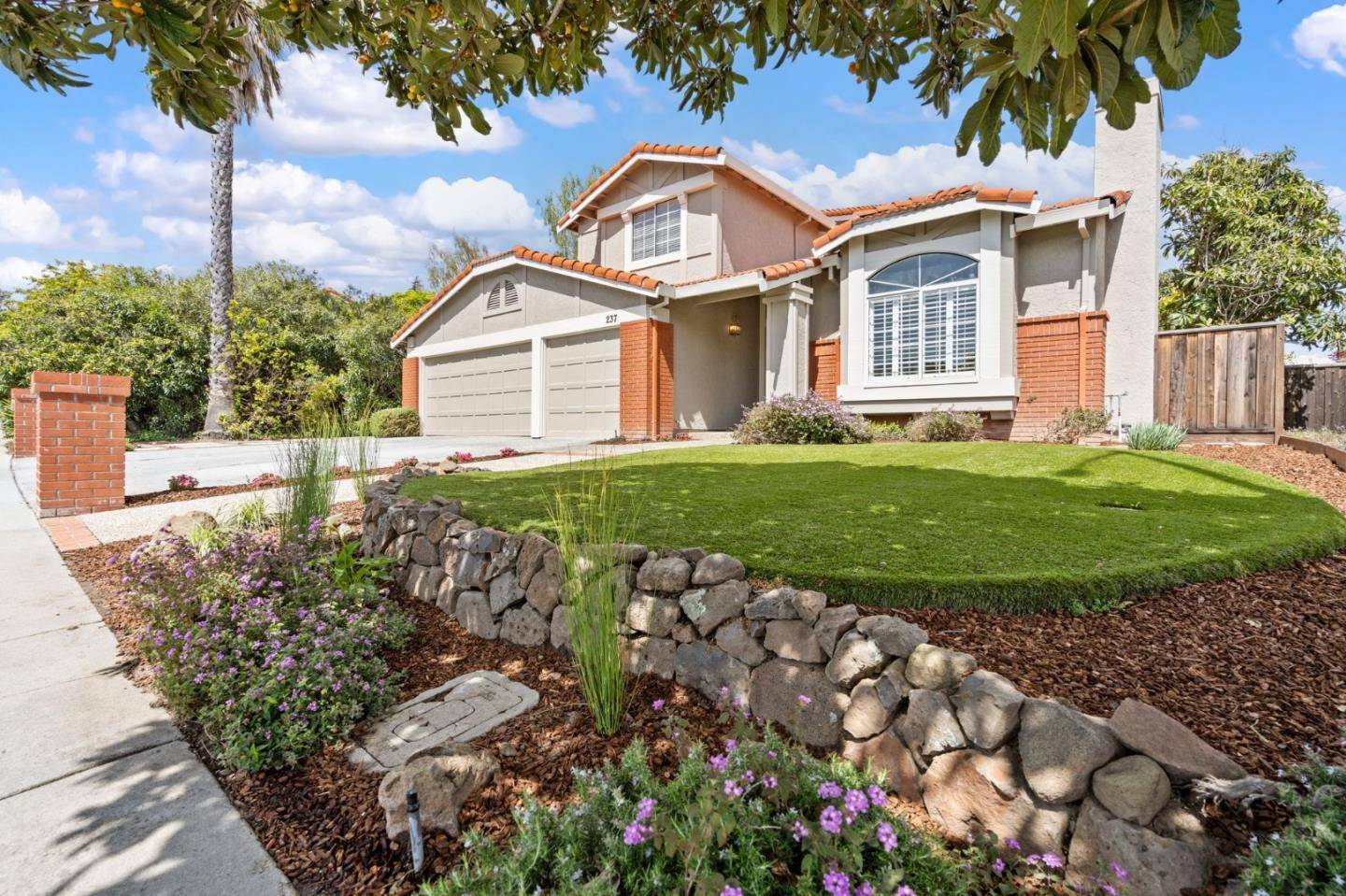 San Carlos, CA 94070,237 Aberdeen DR