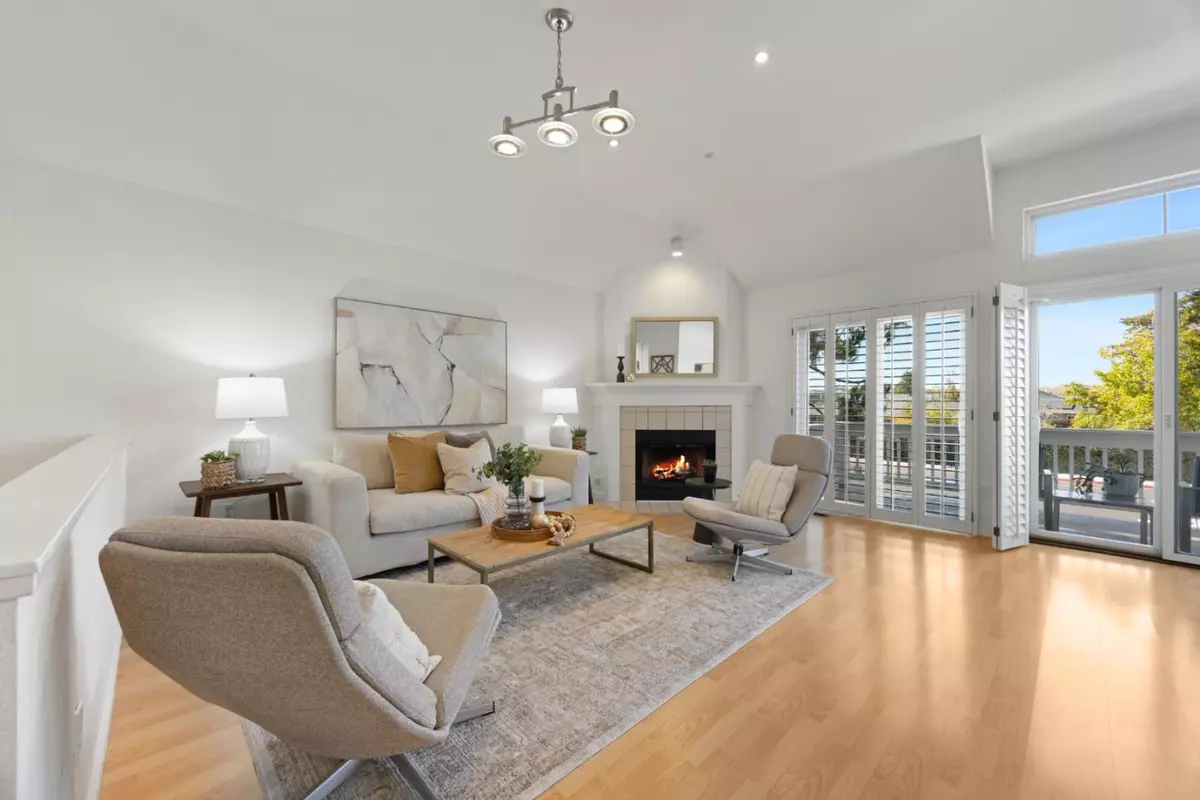 Foster City, CA 94404,1086 Tiller LN