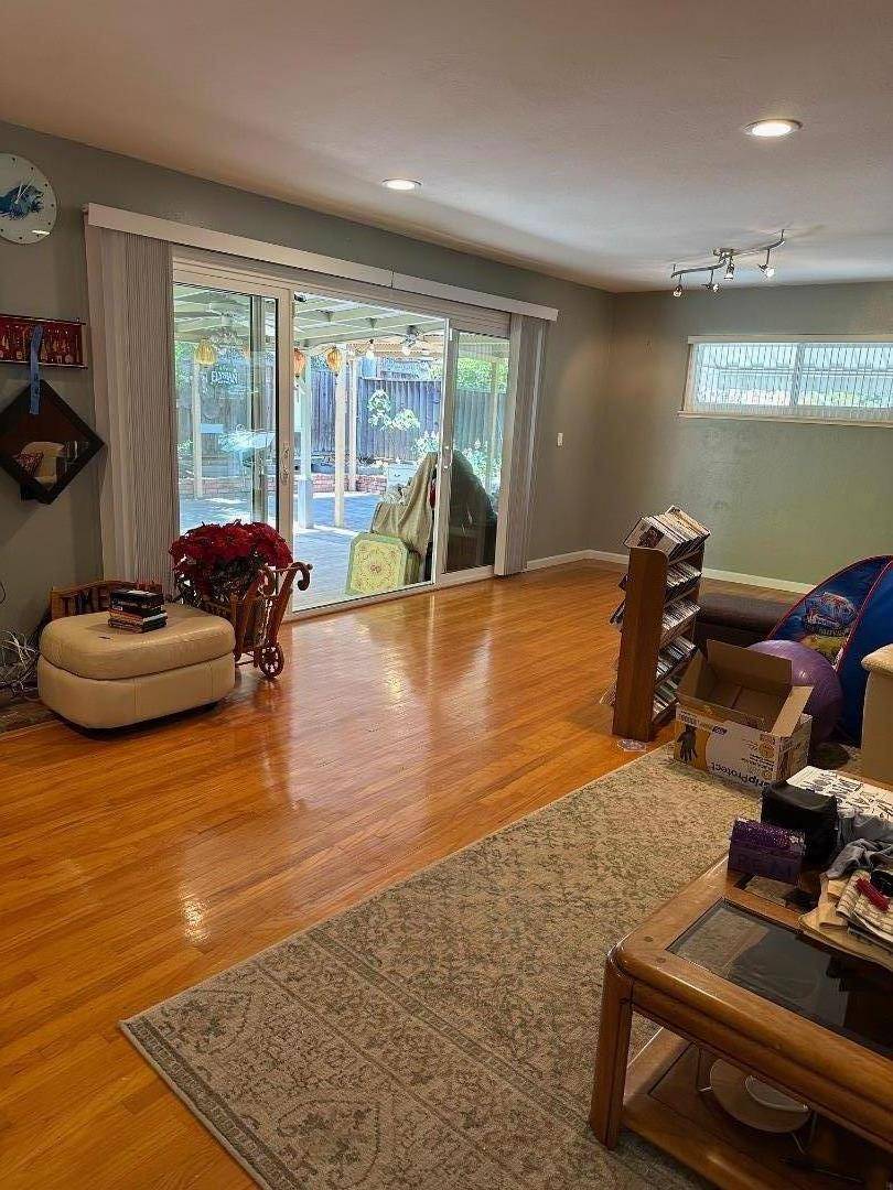 1014 W Homestead RD, Sunnyvale, CA 94087