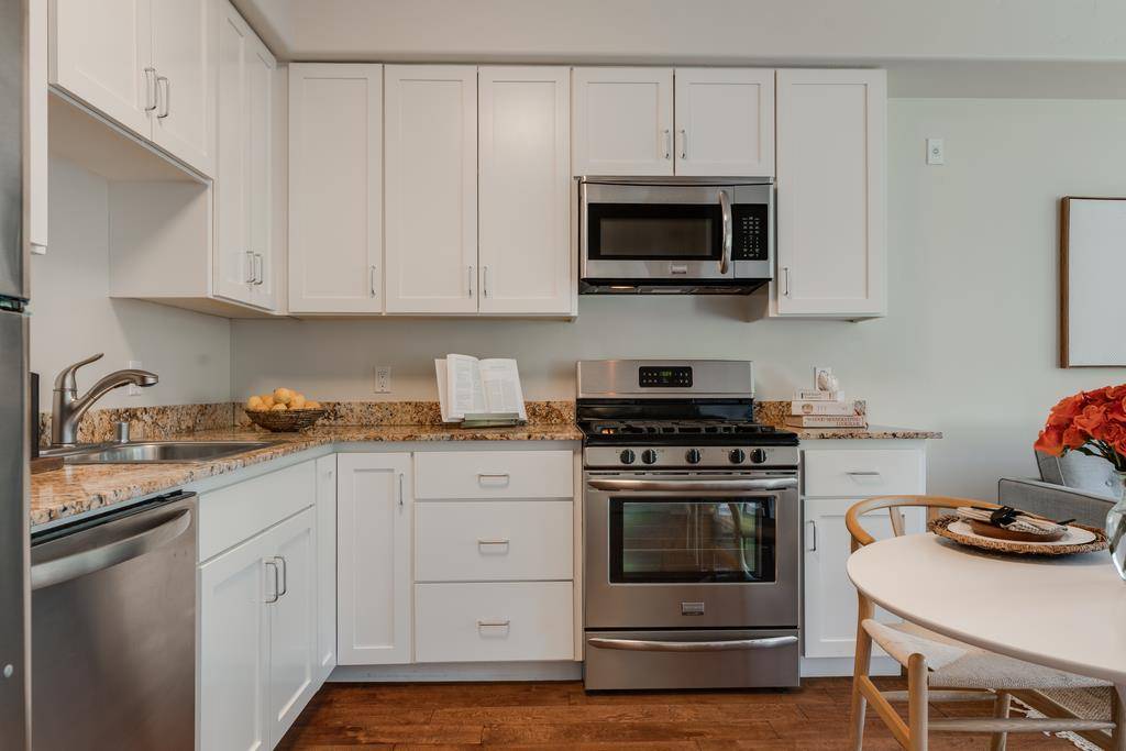 Santa Cruz, CA 95062,708 Frederick ST 204