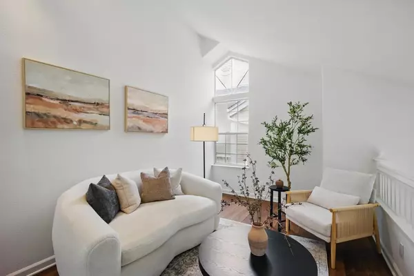 South San Francisco, CA 94080,7 Moonlight CT