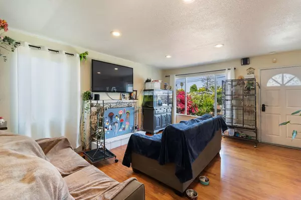 East Palo Alto, CA 94303,2547 Hazelwood WAY