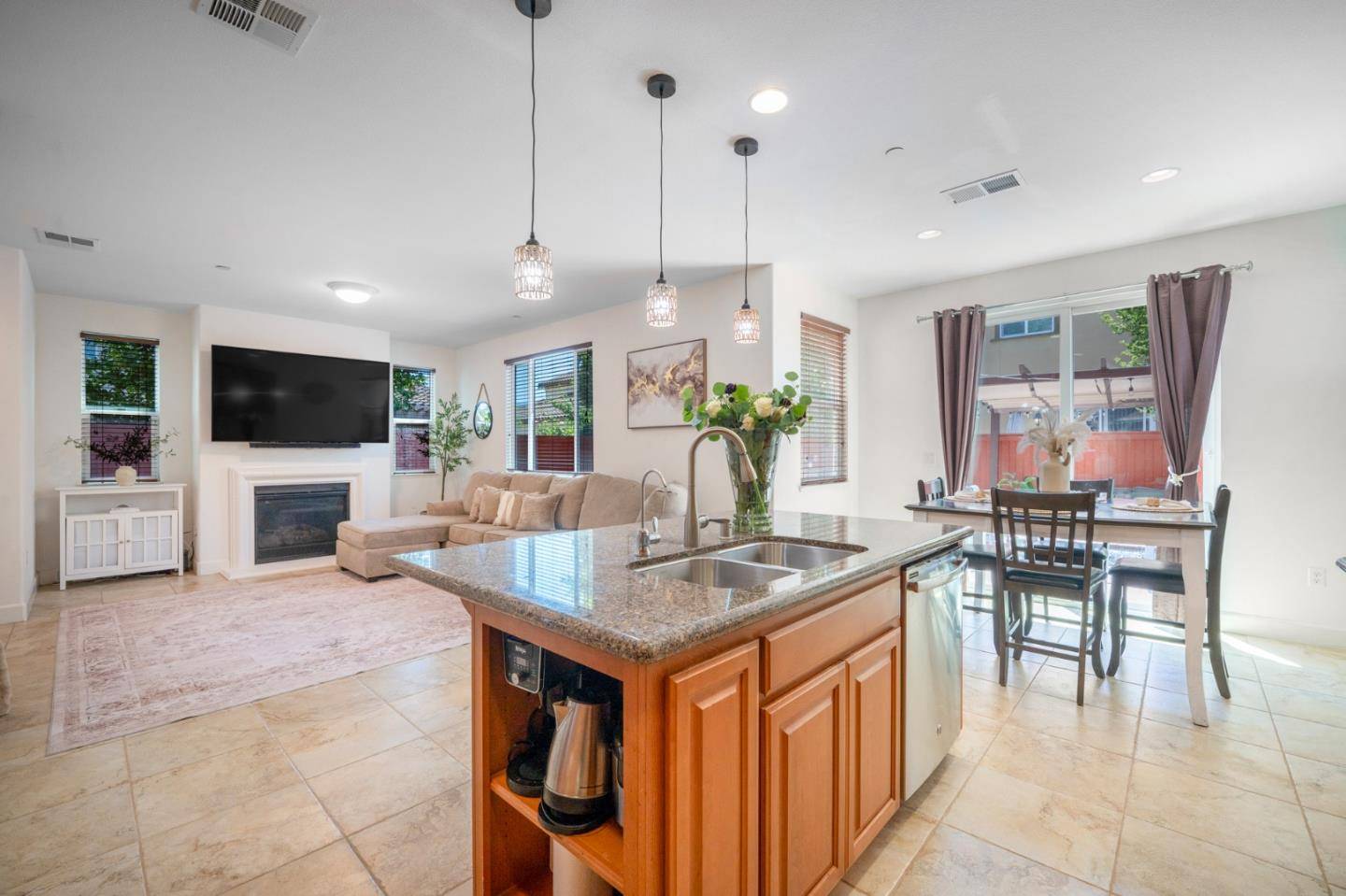 Gilroy, CA 95020,250 Robin PL