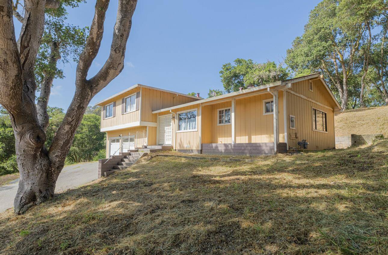18105 Wylie Hill LN, Prunedale, CA 93907