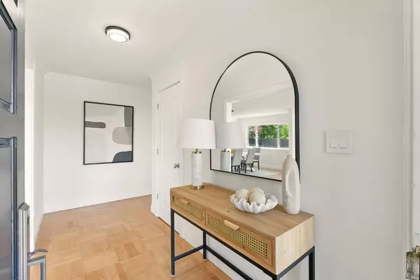 Burlingame, CA 94010,1807 Hunt DR