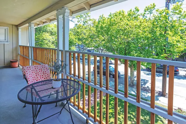 Burlingame, CA 94010,1116 Douglas AVE