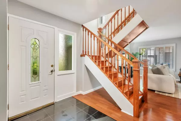 Foster City, CA 94404,856 Erickson LN