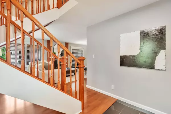 Foster City, CA 94404,856 Erickson LN