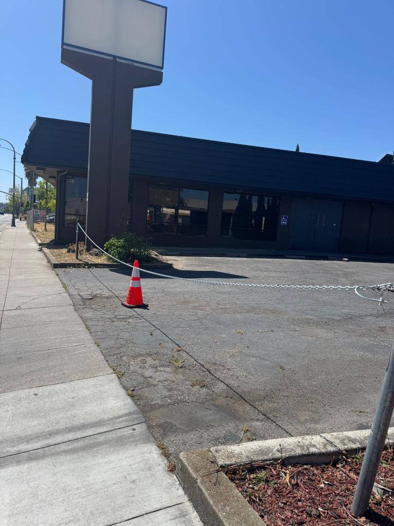 San Mateo, CA 94403,2700 S El Camino Real