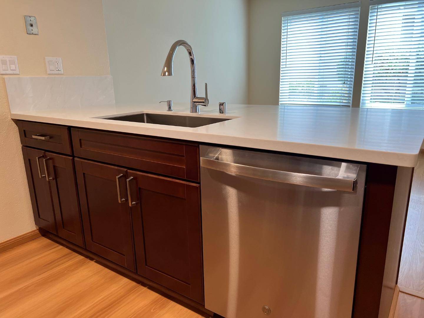 South San Francisco, CA 94080,82 Crown CIR