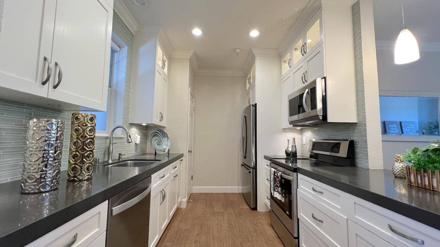 Sunnyvale, CA 94085,250 Santa Fe TER 217