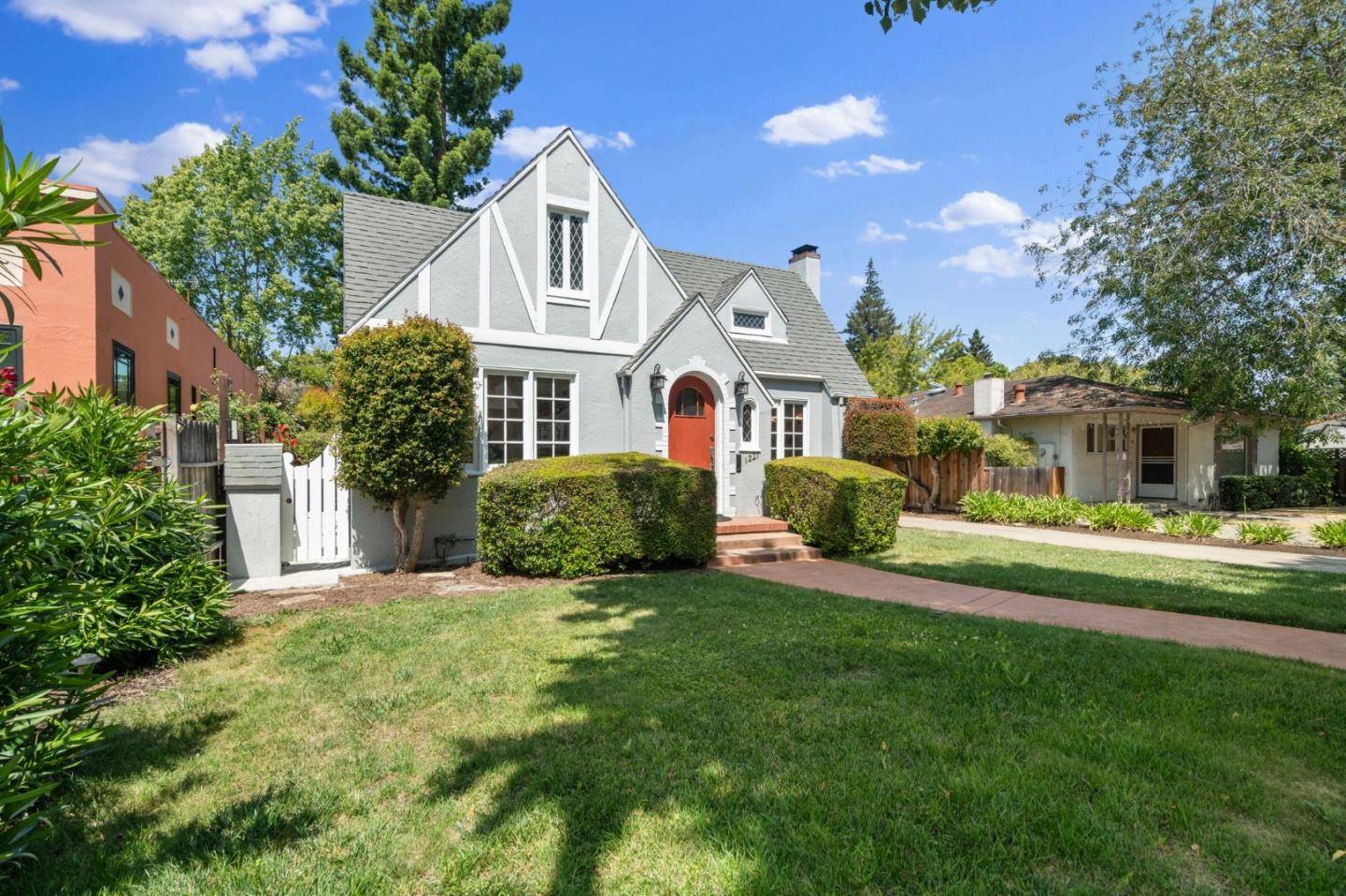 Palo Alto, CA 94301,1221 Middlefield RD
