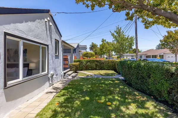 Burlingame, CA 94010,1032 Toyon DR