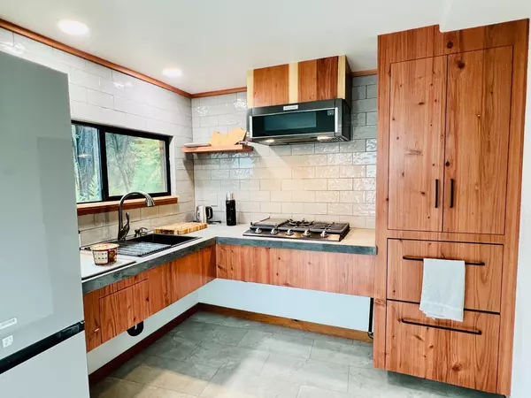 Boulder Creek, CA 95006,518 Container WAY