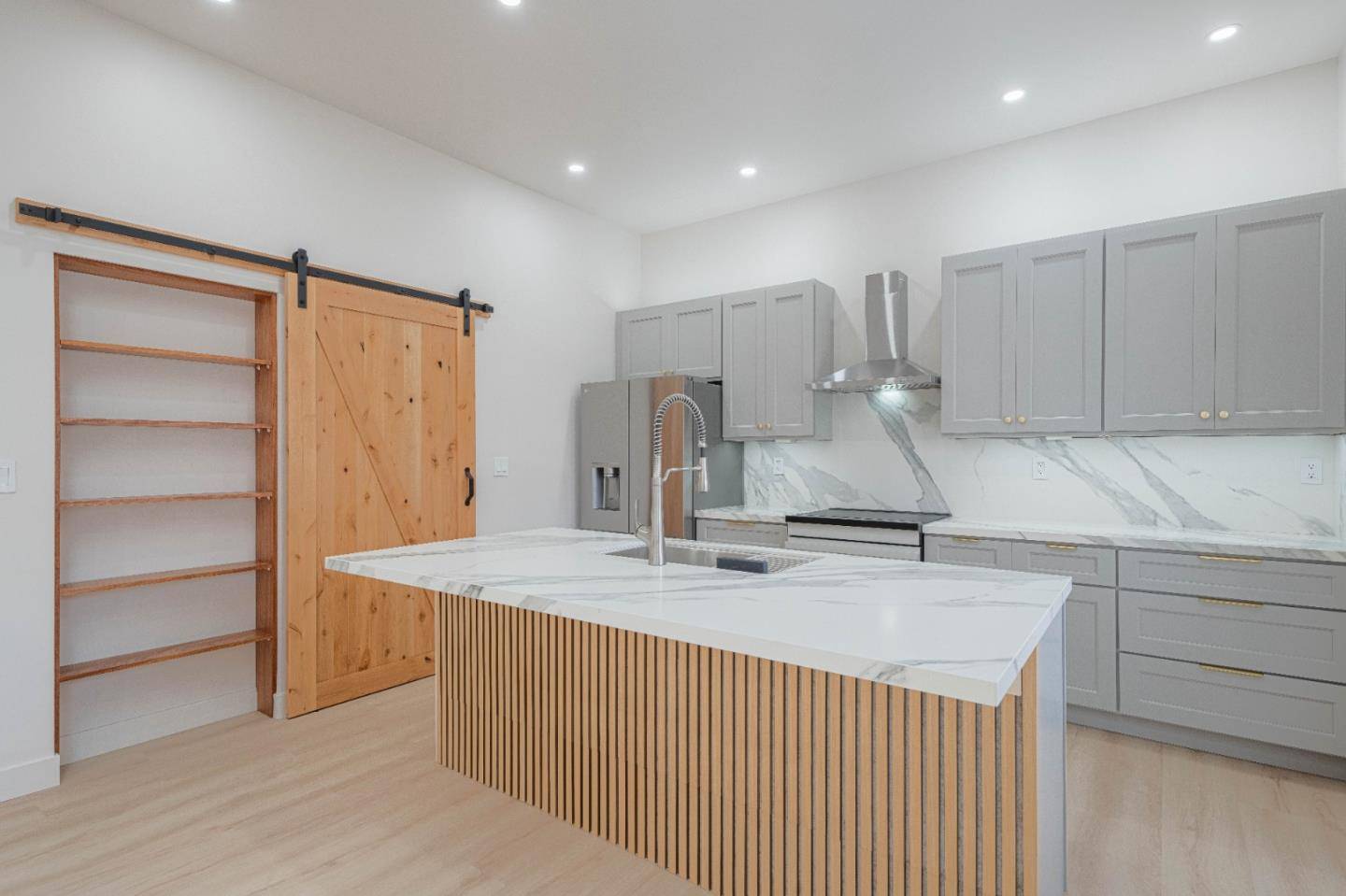 Seaside, CA 93955,987 Harcourt AVE D