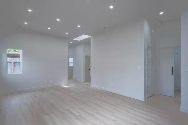 Seaside, CA 93955,987 Harcourt AVE D