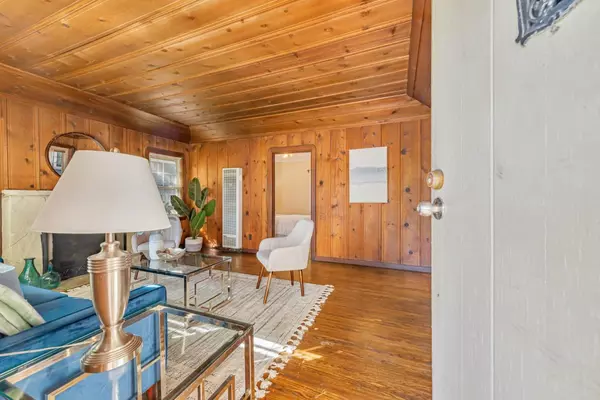 Redwood City, CA 94061,1015 Valota RD